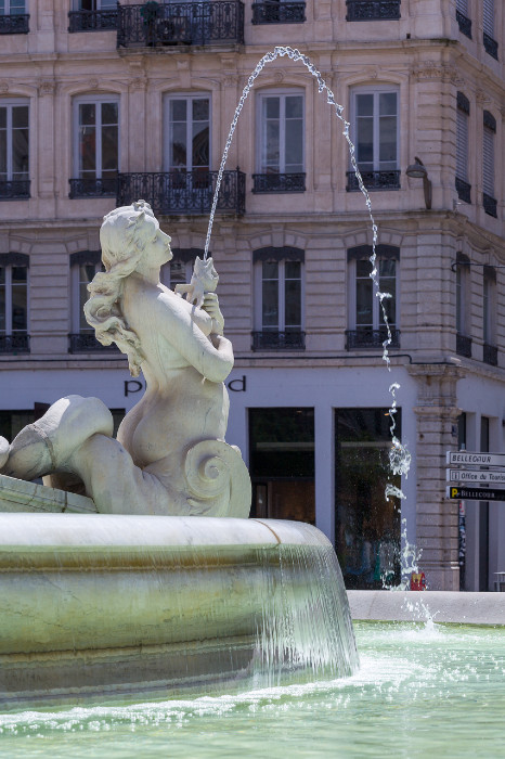 Rénovation de la fontaine place des Jacobins 3