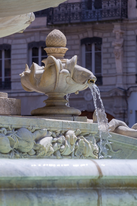 Rénovation de la fontaine place des Jacobins 4