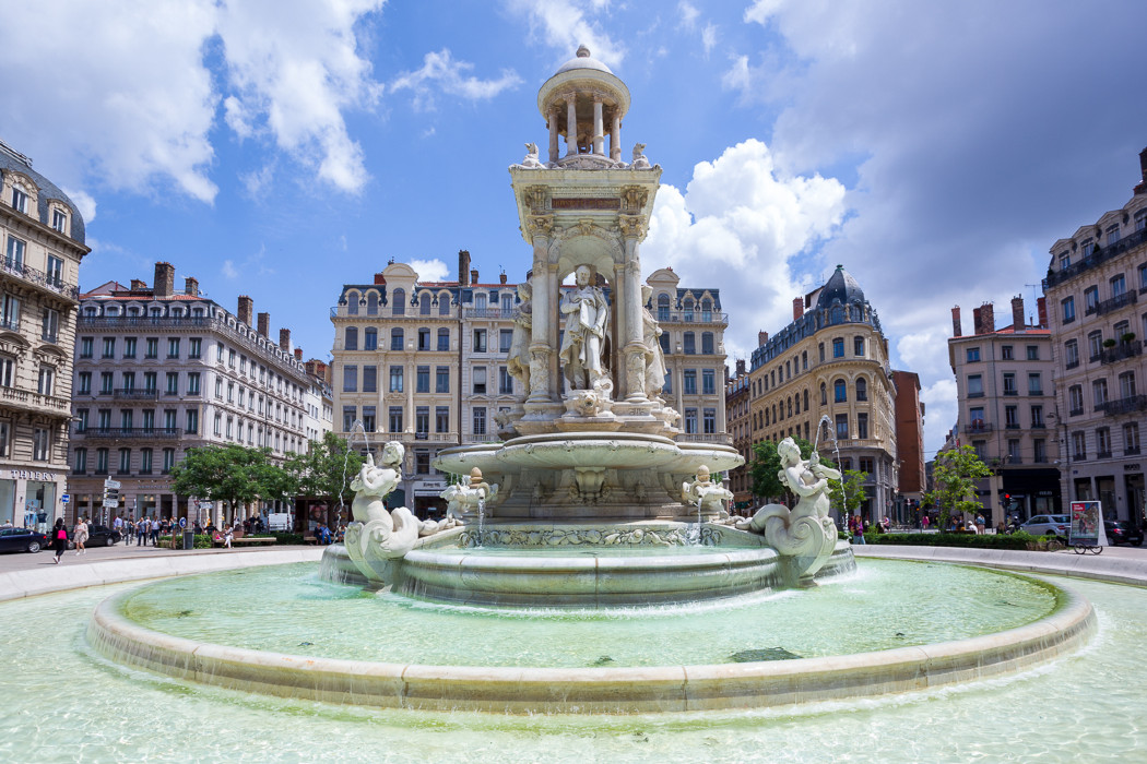 Rénovation de la fontaine place des Jacobins 5