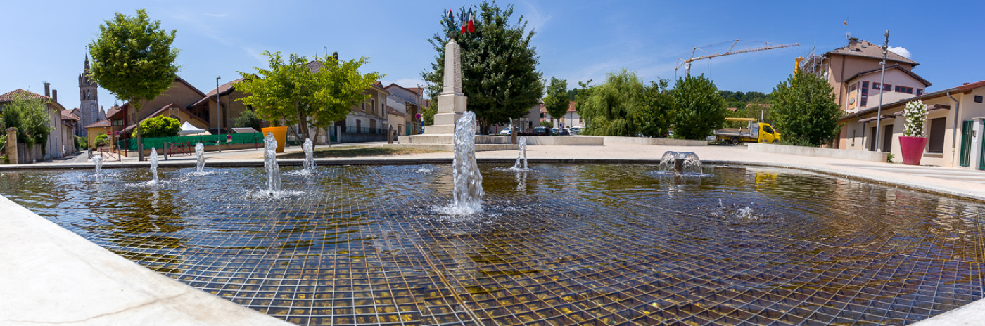 Fontaine miroir avec jets et caillebotis place du Champ de Mars 4