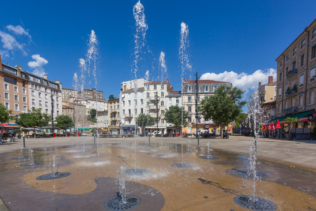 Fontaine sèche dynamique avec éclairage de la place des Cordeliers 1