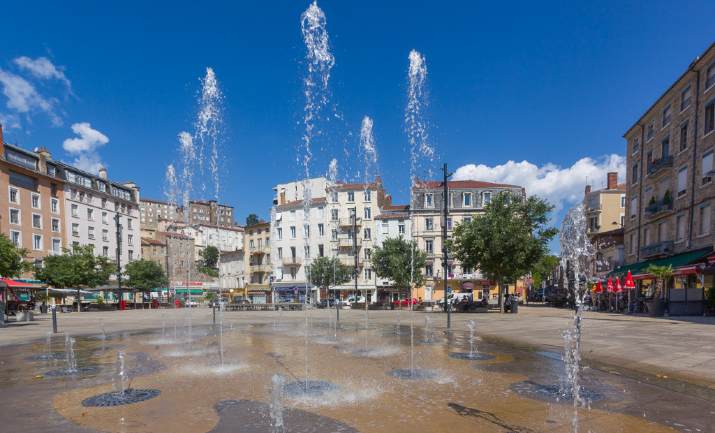 Fontaine sèche dynamique avec éclairage de la place des Cordeliers