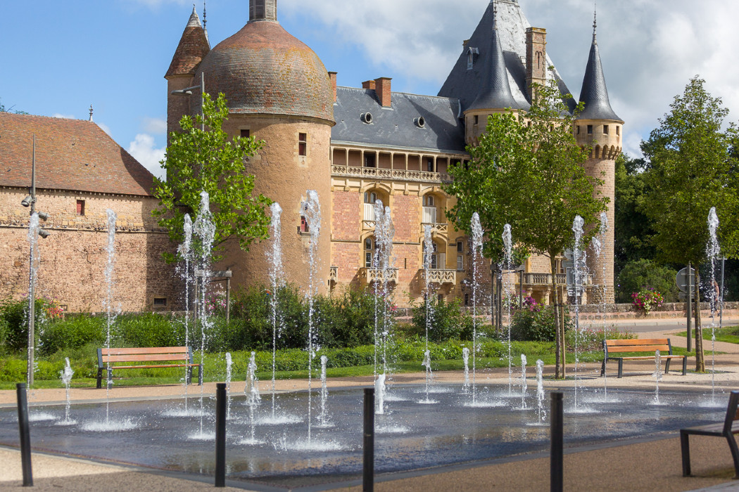Fontaine sèche dynamique avec éclairage de la place des Fossés 1