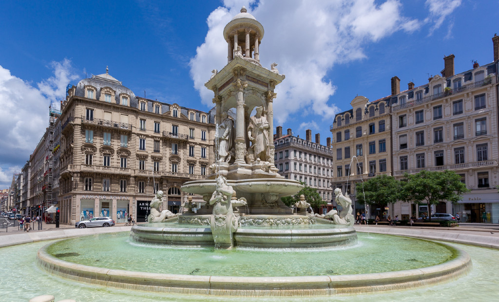 Rénovation de la fontaine place des Jacobins