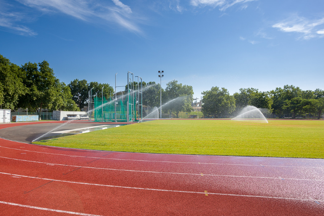 Arrosage du stade avec piste d’athlétisme parc de Gerland 2